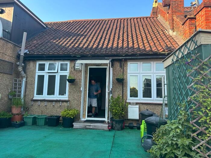 2 Bedroom Flat To Rent In Central Road, Worcester Park, KT4