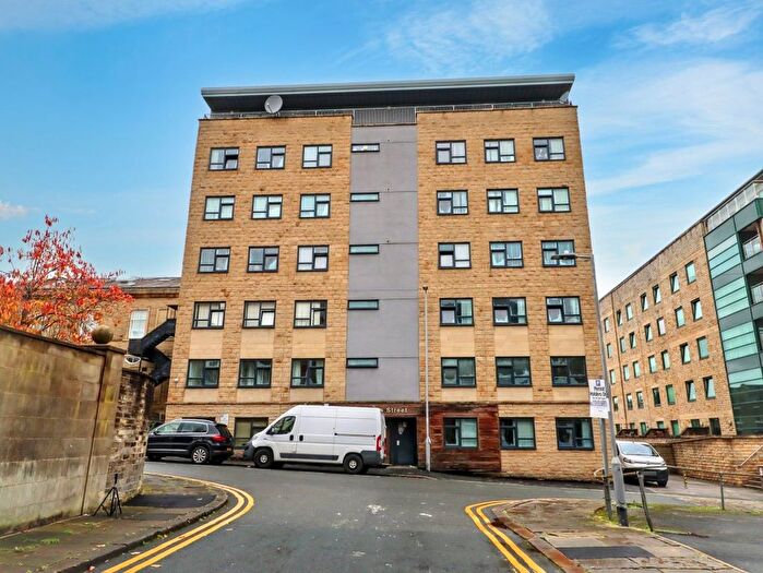 1 Bedroom Flat For Sale In Flat Stone Street, Bradford, West Yorkshire, BD1