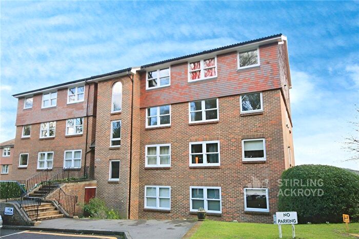 2 Bedroom Flat To Rent In Rookwood Court, Guildford, Surrey, GU2