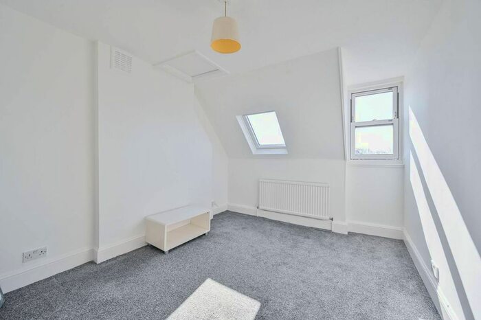 1 Bedroom Flat To Rent In Lewin Road, Streatham Common, London, SW16