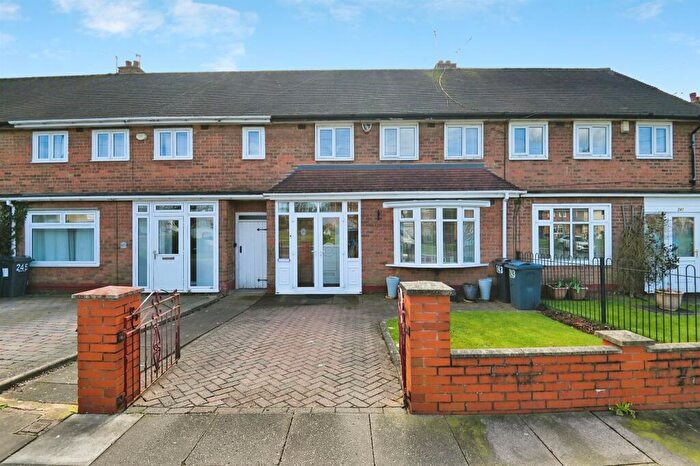 3 Bedroom Semi Detached House For Sale In Packington Avenue, Birmingham, B34