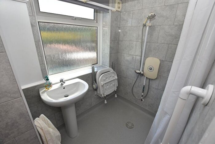 3 Bedroom Semi-Detached House For Sale In College Road, Margate, CT9 - Photo 12
