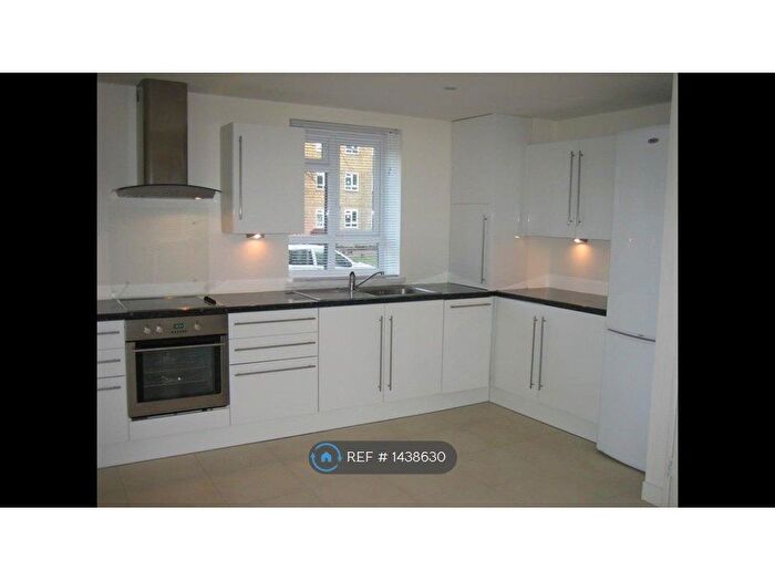 2 Bedroom Flat To Rent In Esher Gardens, London, SW19
