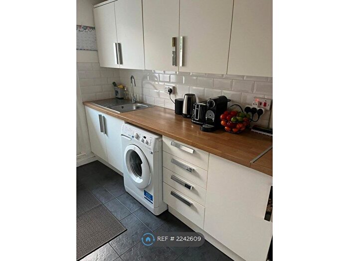 1 Bedroom Flat To Rent In New Cross, London, SE14