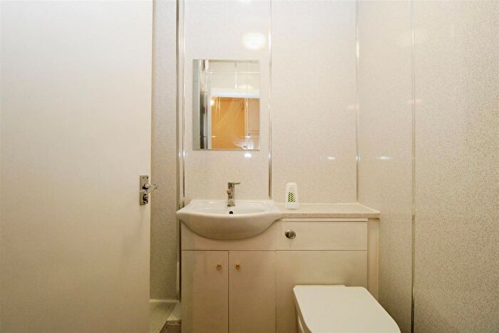 1 Bedroom Terraced House To Rent In Blenheim Place, Off Town Lane, Bradford, BD10