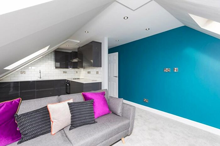 2 Bedroom Flat To Rent In Cavendish Crescent North, Nottingham, NG7