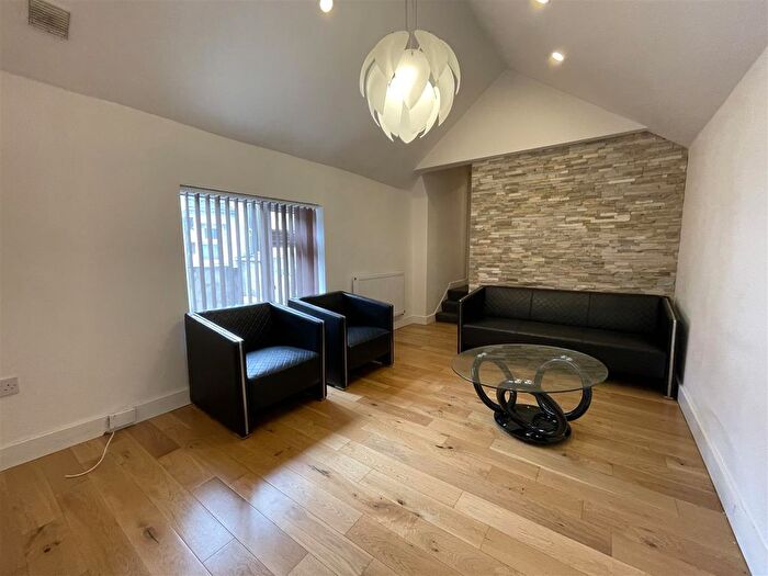 2 Bedroom Flat To Rent In Gordon Road, Cardiff, CF24