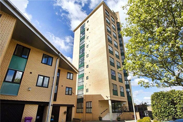 2 Bedroom Flat To Rent In Riverview Court, Old Bellgate Place, Isle Of Dogs, Westferry, Canary Wharf, London, E14