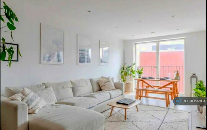 2 Bedroom Flat To Rent In Rookwood Way, London, E3