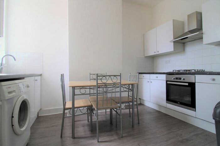 3 Bedroom Flat To Rent In Lea Bridge Road, Leyton, E10