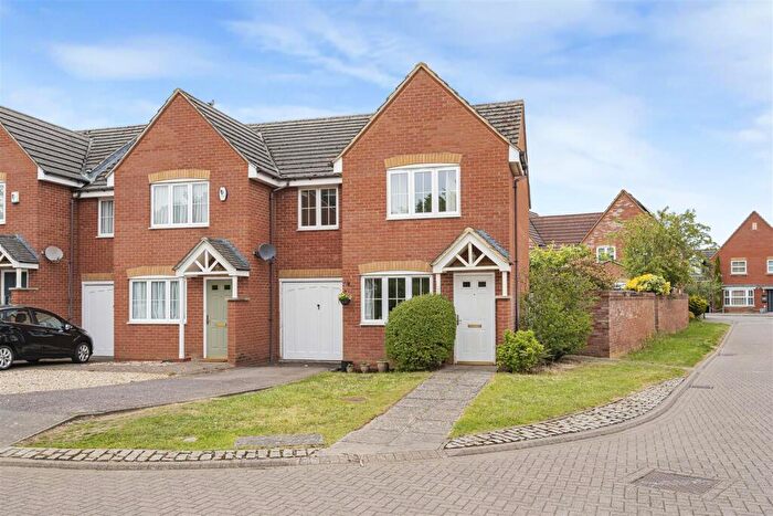 3 Bedroom End Of Terrace House For Sale In Restharrow Mead, Bicester, OX26