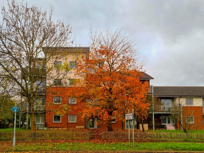 1 Bedroom Flat To Rent In Hartswood Close, Bushey, WD23