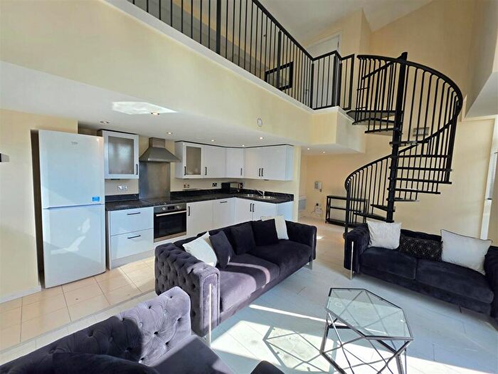 2 Bedroom Penthouse To Rent In Masshouse Plaza, Birmingham, B5