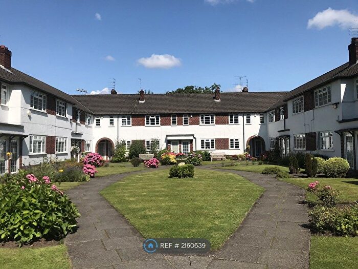 2 Bedroom Maisonette To Rent In Brooklands House, Sale, M33