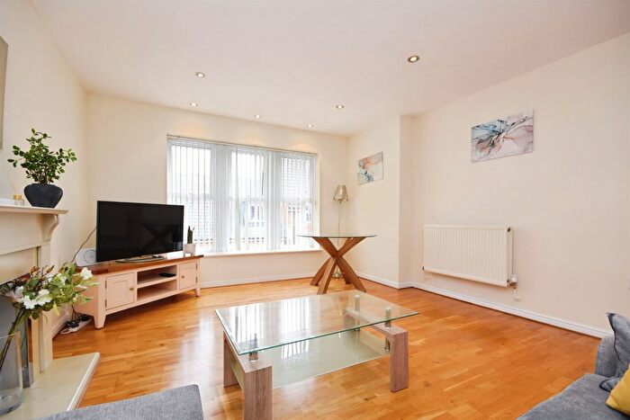 3 Bedroom Flat For Sale In Goodwin Close, Great Baddow, Chelmsford, CM2