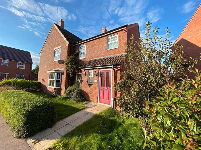 3 Bedroom Semi-Detached House To Rent In Hill View Road, Malvern, WR14