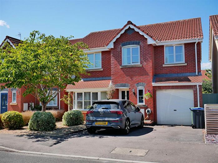 5 Bedroom Detached House For Sale In Newbury Avenue, Calne, SN11