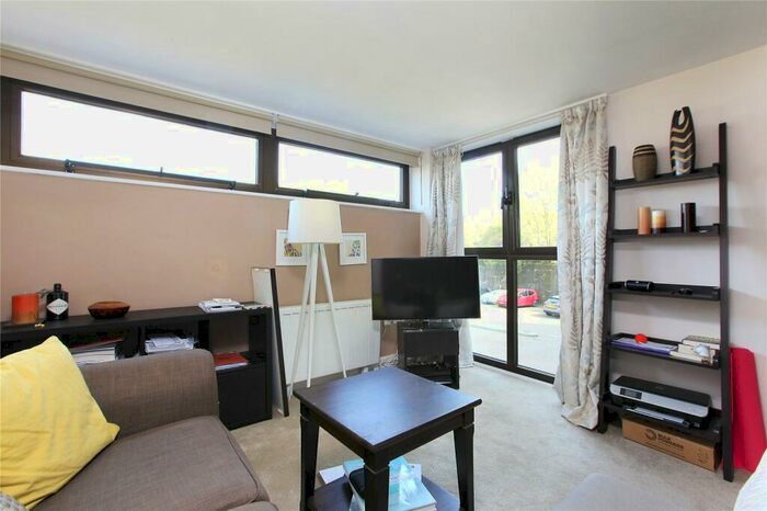 1 Bedroom Flat To Rent In Petergate, Battersea, London, SW11