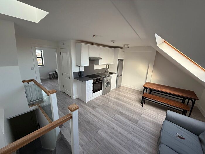 1 Bedroom Flat To Rent In Balham High Road, London, SW12