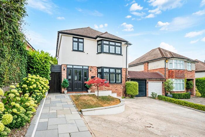 3 Bedroom Link Detached House For Sale In North View Crescent, Epsom, KT18