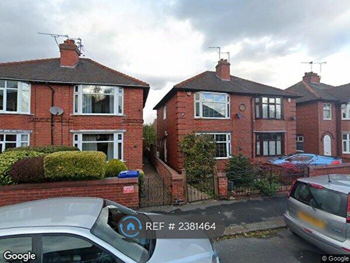 3 Bedroom Semi-Detached House To Rent In Clumber Road, Doncaster, DN4