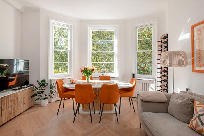 2 Bedroom Flat For Sale In St. Georges Square, Pimlico, London, SW1V