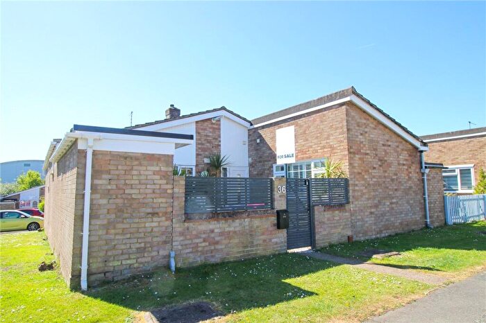 2 Bedroom Bungalow For Sale In Whitehouse Meadows, Leigh-on-Sea, Essex, SS9
