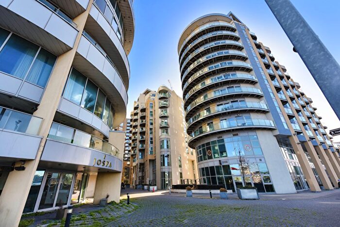 2 Bedroom Flat To Rent In Bridges Court Road, London, SW11