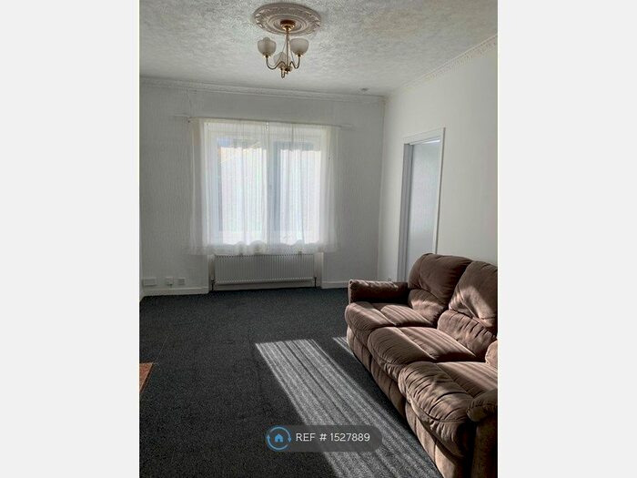 3 Bedroom Flat To Rent In Chirnside Road, Glasgow, G52