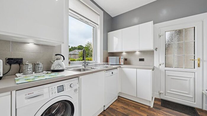 4 Bedroom Semi-Detached Bungalow To Rent In Madison Avenue, Cathcart, Glasgow, G44
