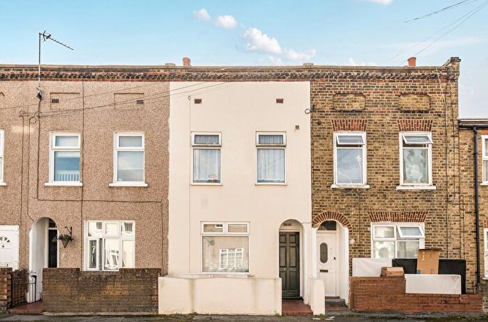 3 Bedroom Terraced House For Sale In Garfield Road, London, E13