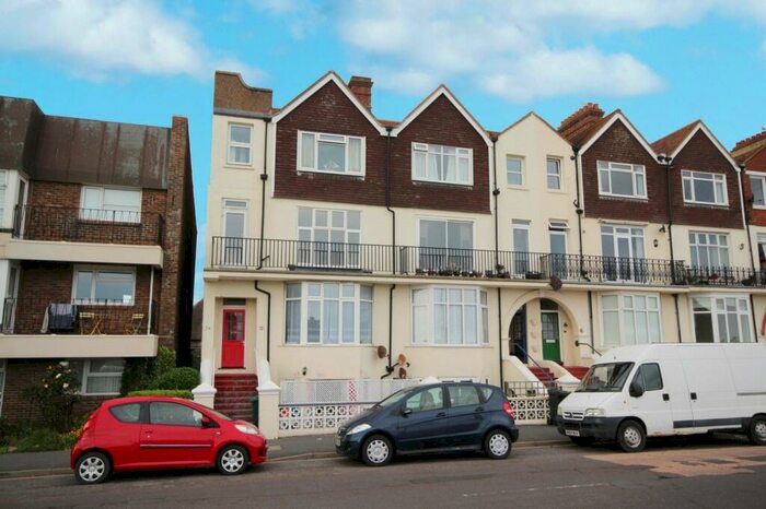 1 Bedroom Apartment To Rent In South Terrace, Littlehampton, West Sussex, BN17