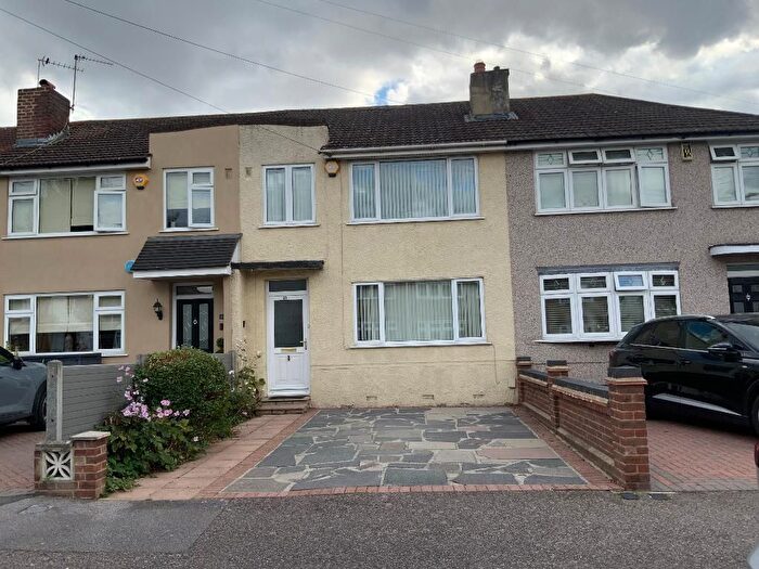 3 Bedroom Terraced House For Sale In Elm Park, Hornchurch, RM12