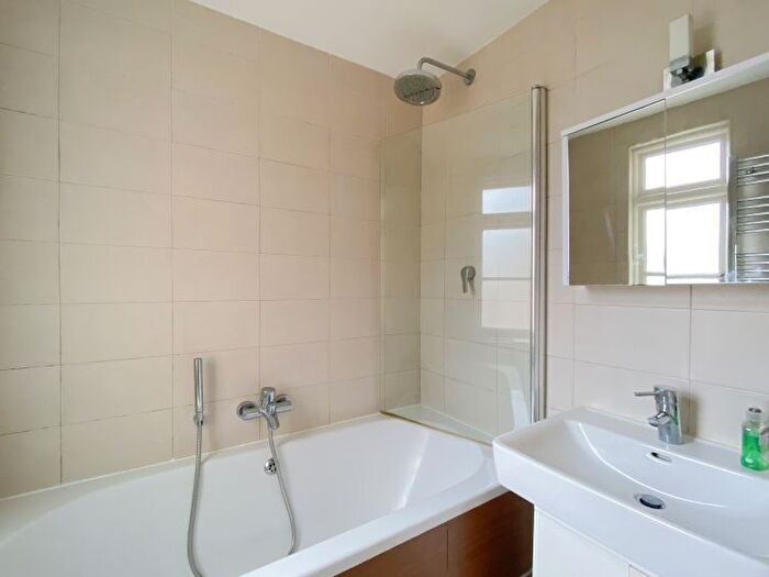 1 Bedroom Flat To Rent In Dancer Road, Fulham, London, SW6