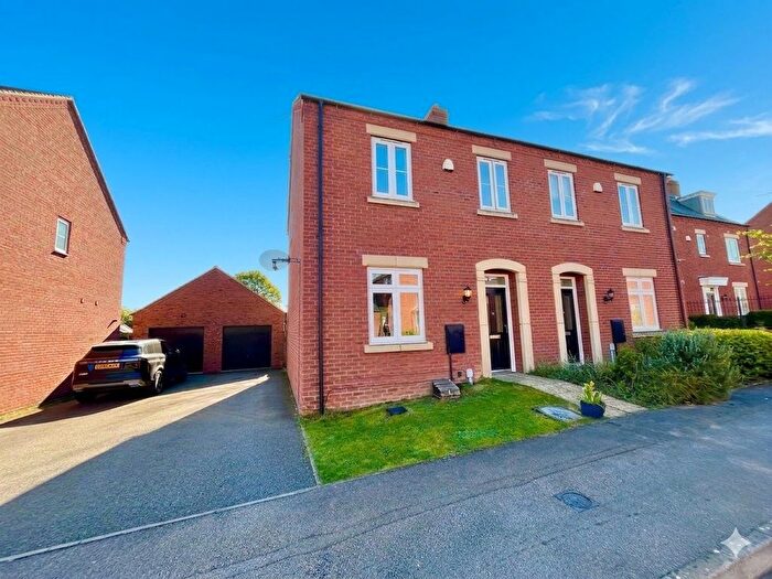 3 Bedroom Semi Detached House For Sale In Pearmain Close, Newport Pagnell, MK16