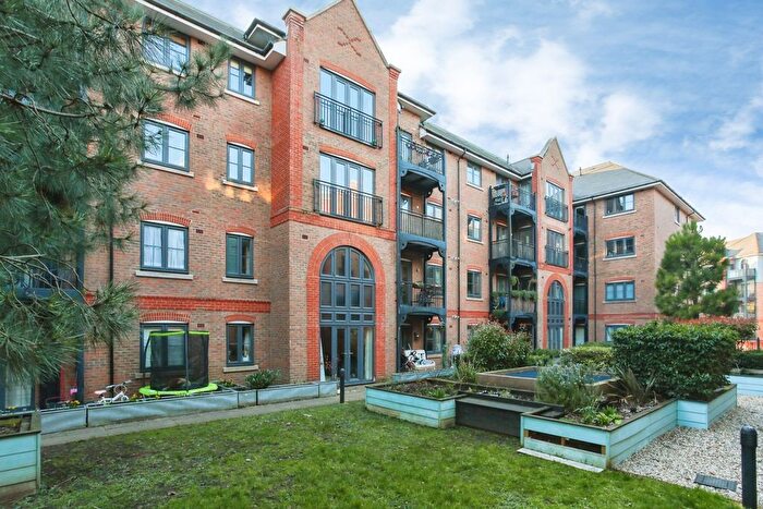 2 Bedroom Flat For Sale In Cannons Wharf, Tonbridge, Kent, TN9