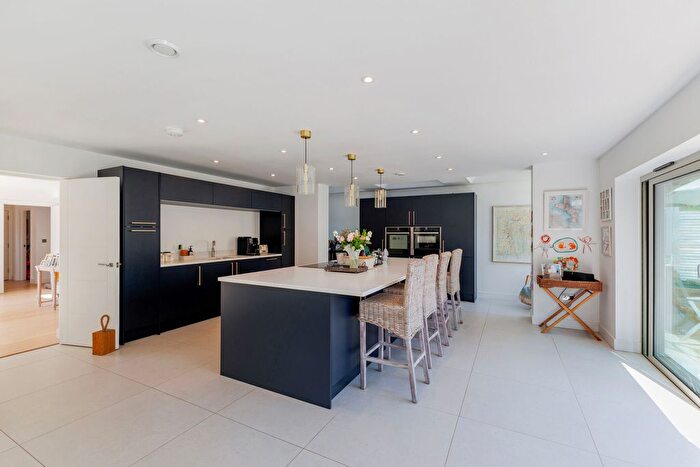 4 Bedroom Detached House For Sale In Tanners Lane, Marshfield, SN14