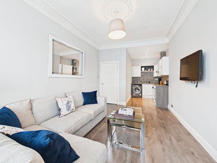 1 Bedroom Flat For Sale In Kings Park Road, Glasgow, G44