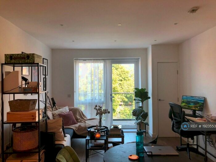 1 Bedroom Flat To Rent In Hainhault Road, London, E11