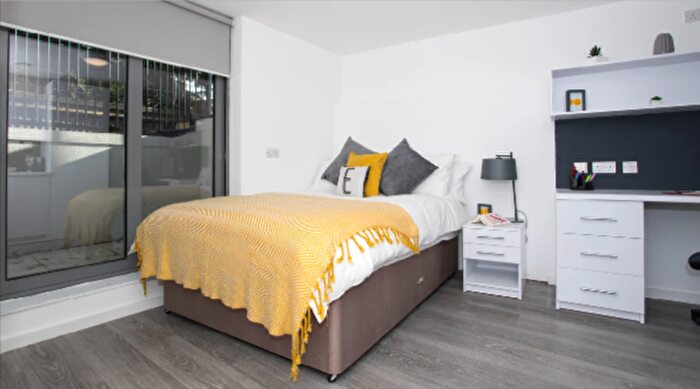 Studio To Rent In Popes Lane, London, W5