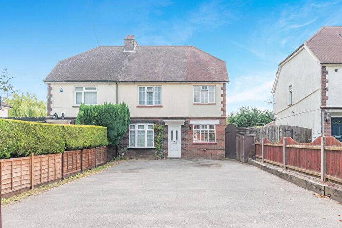 4 Bedroom Semi-Detached House For Sale In Wateringbury Road, East Malling, West Malling, ME19