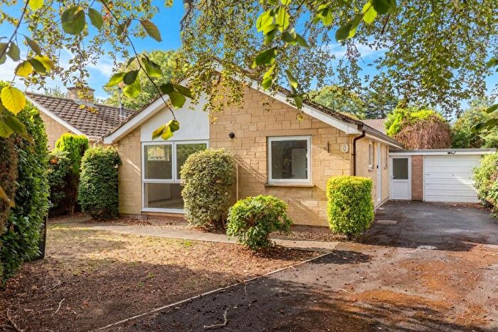 3 Bedroom Bungalow For Sale In Rose Acre, Bristol, BS10