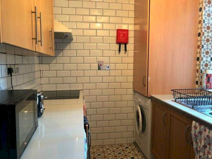 3 Bedroom Flat To Rent In Newington Green Road, N1