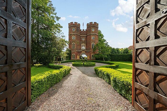 5 Bedroom Detached House To Rent In Pelhams Walk, Esher, KT10