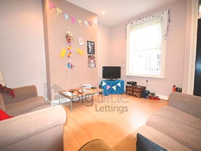 5 Bedroom House To Rent In Welton Place, Leeds, LS6