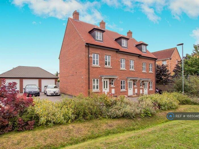 4 Bedroom End Of Terrace House To Rent In Charnwood Forester End, Loughborough, LE11