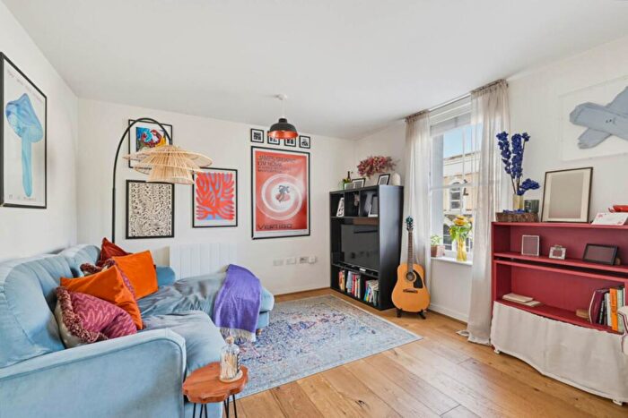 1 Bedroom Flat To Rent In Amhurst Road, London, E8