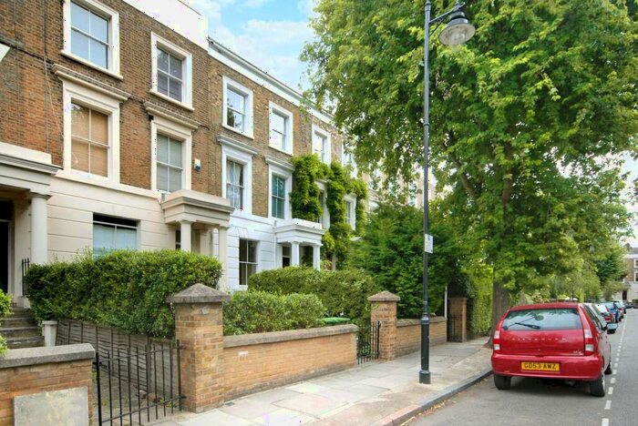 3 Bedroom Maisonette To Rent In Elmore Street, Islington, London, N1