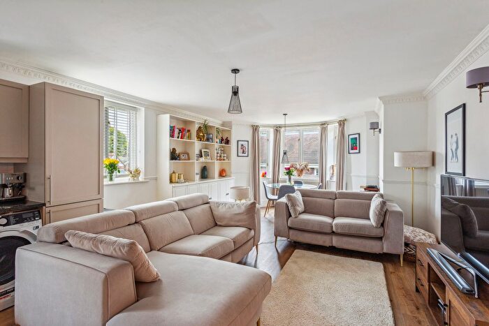 2 Bedroom Flat For Sale In College Road, Epsom, KT17