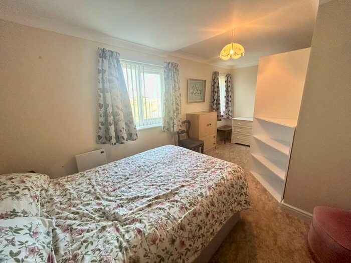 2 Bedroom Flat For Sale In Rhos Promenade, Rhos On Sea, Colwyn Bay, LL28